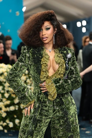 المجوهرات الفاخرة تتحول إلى حديث حفل Met Gala  لعام 2025 والقلادات المرصعة بالألماس والأحجار الكريمة تتصدر المنافسة بين النج